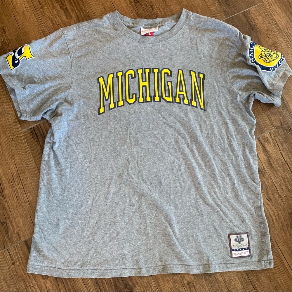 Mitchell & Ness Gray College Vault Tee